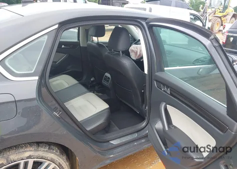 2014 Volkswagen Passat 1.8T Sport z USA, uszkodzony, nr VIN 1VWBT7A39EC097705